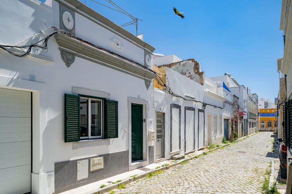 Casa Olhao with beautiful large roof terrace 44 Rua Doutor António Baptista Delgado, 8700-368 Olhão