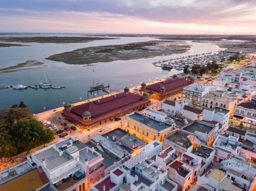 Casa Paixanita - jacuzzi & terrace downtown Olhao