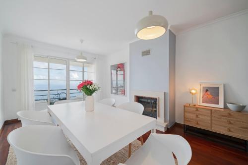Casa Skyline by An Island Apart