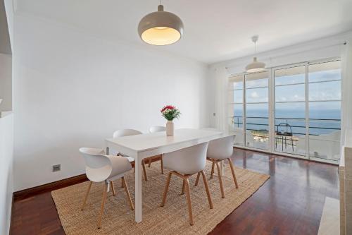 Casa Skyline by An Island Apart