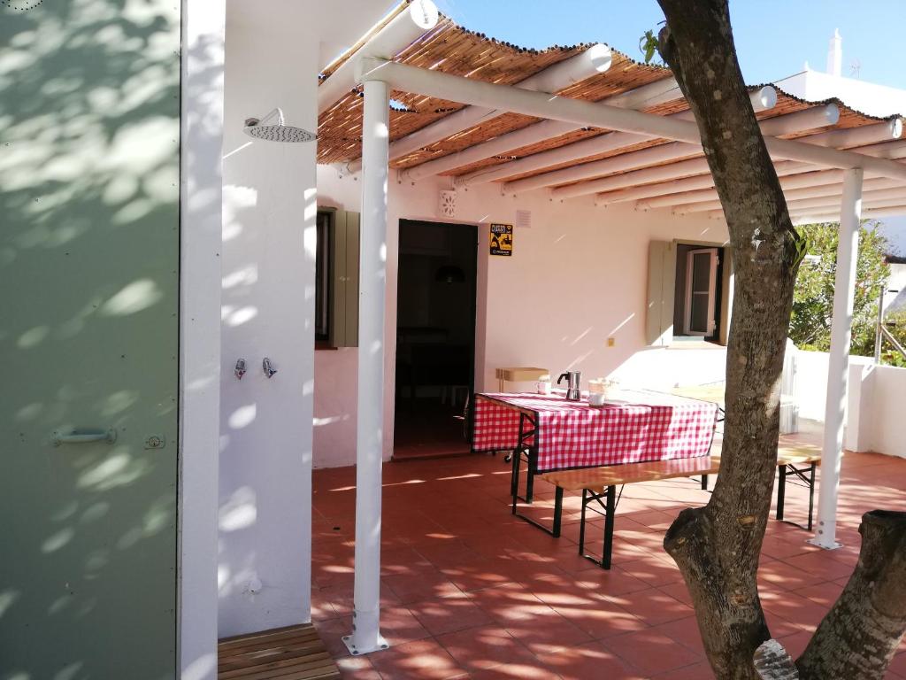 Casa Típica Algarvia Rua Capitão Baptista Marçal, 8800-591 Cabanas de Tavira