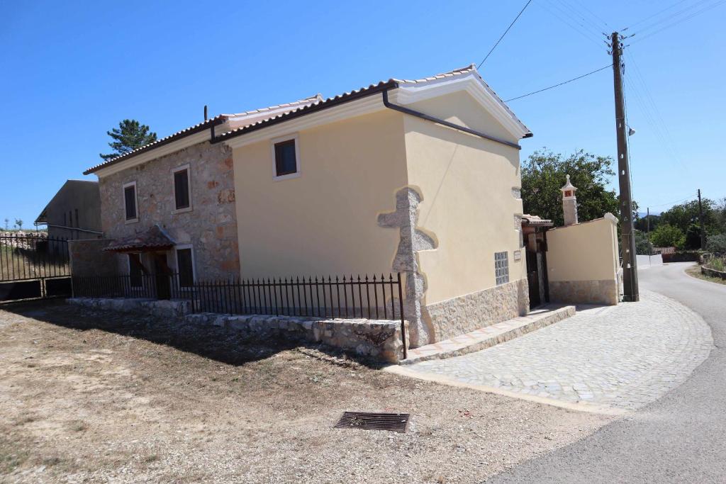 Casas de Calcário Casa da Relva Rua Relva 1297, 3240-686 Pia Furada