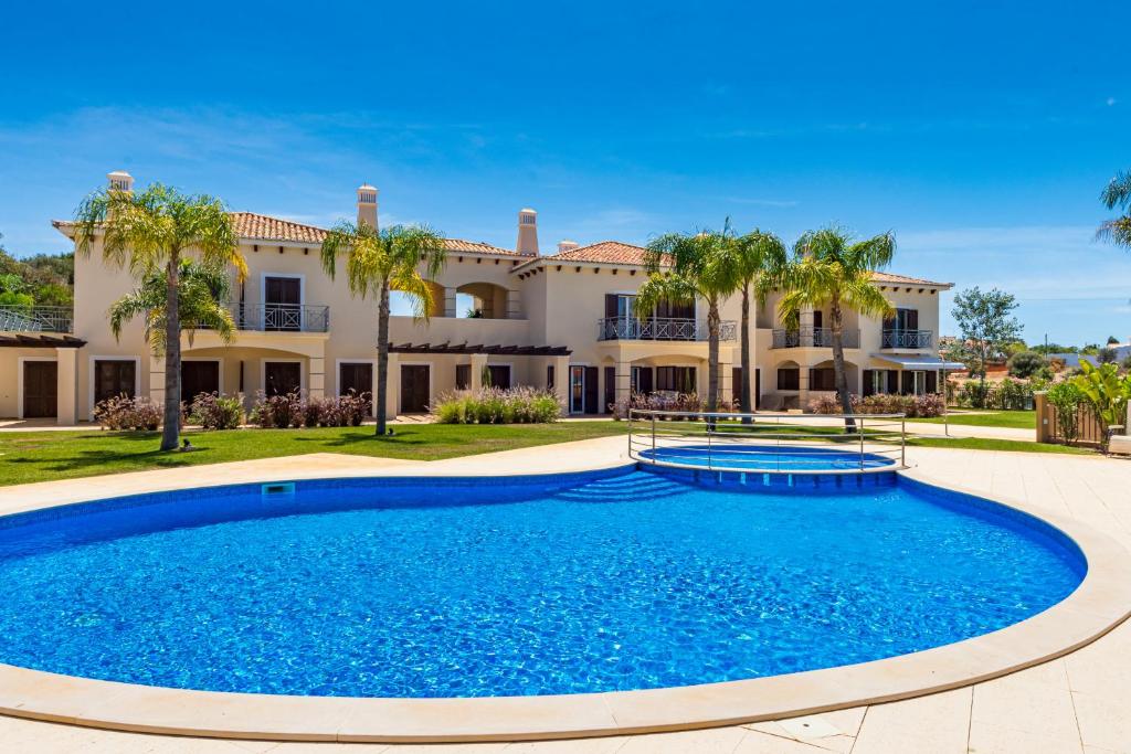 Maison de vacances Cascata Village Lote A EM1285 701Z, 37.109979, -8.213144, Lote A, An 8200-355 Branqueira