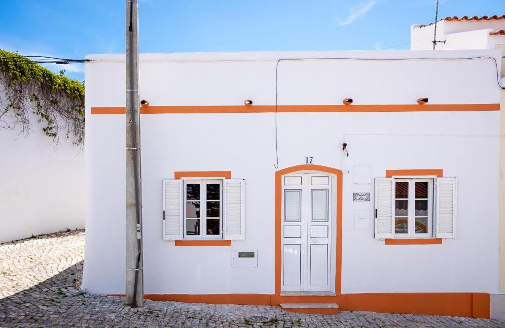 Casinha da Avó Rua das Palmeiras 17, 8365-021 Alcantarilha