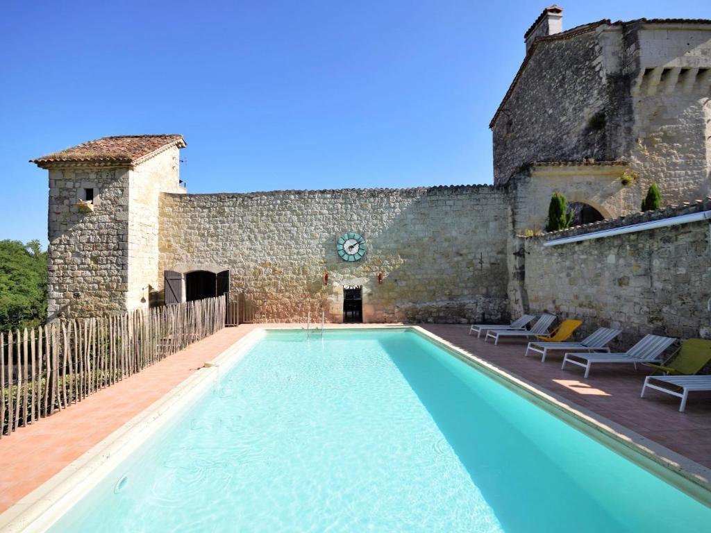 Castle 12th century with private pool close to Agen , 47240 Saint-Caprais-de-Lerm