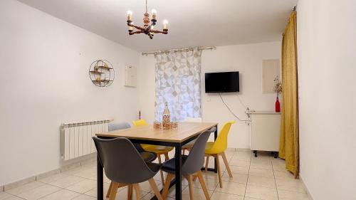 Caudies -Grande maison de village au coeur des châteaux Cathares