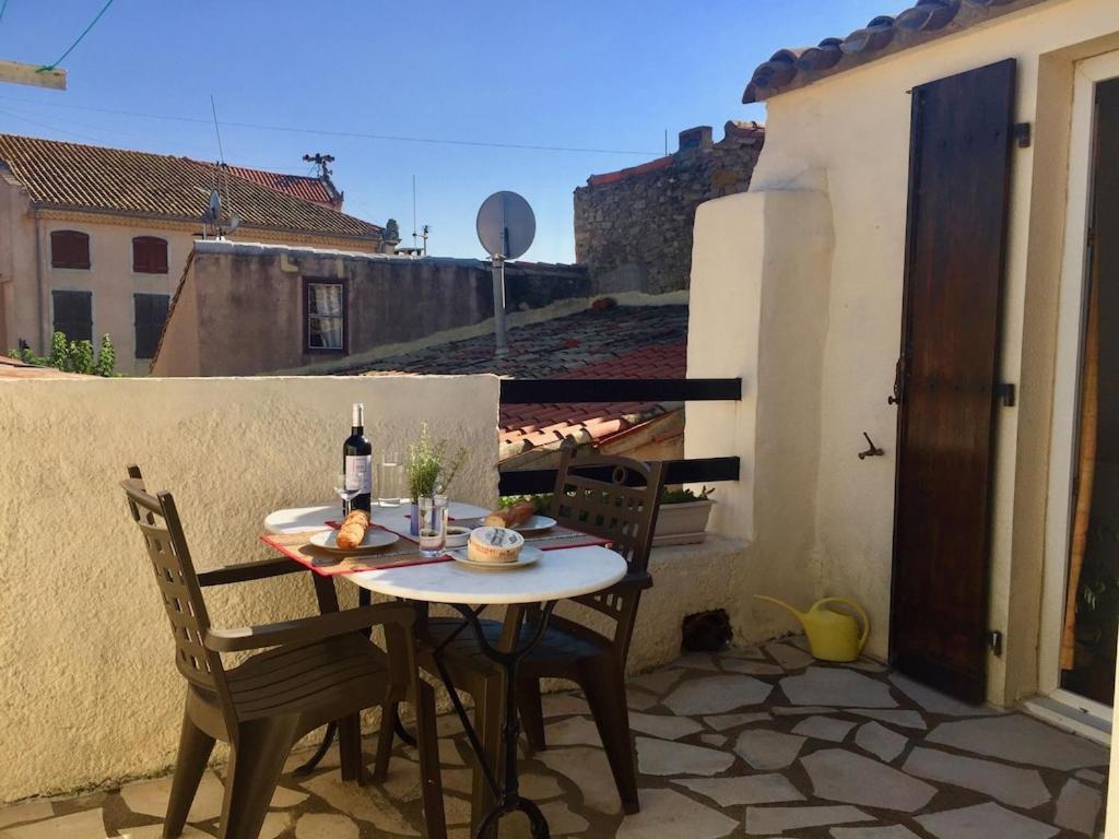 Maison de vacances Centre of Olonzac, 2 bedrooms & private sunny rooftop terrace 7 Rue Saint-Jean du Puits 34210 Olonzac