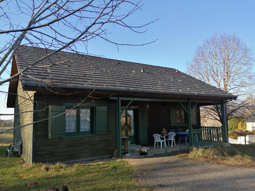 Maison de vacances Chalet bois Allée des Pruniers 19380 Neuville