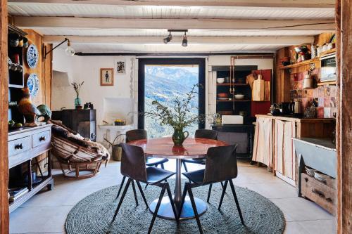 Chalet les Arcs with hot tub and dog friendly