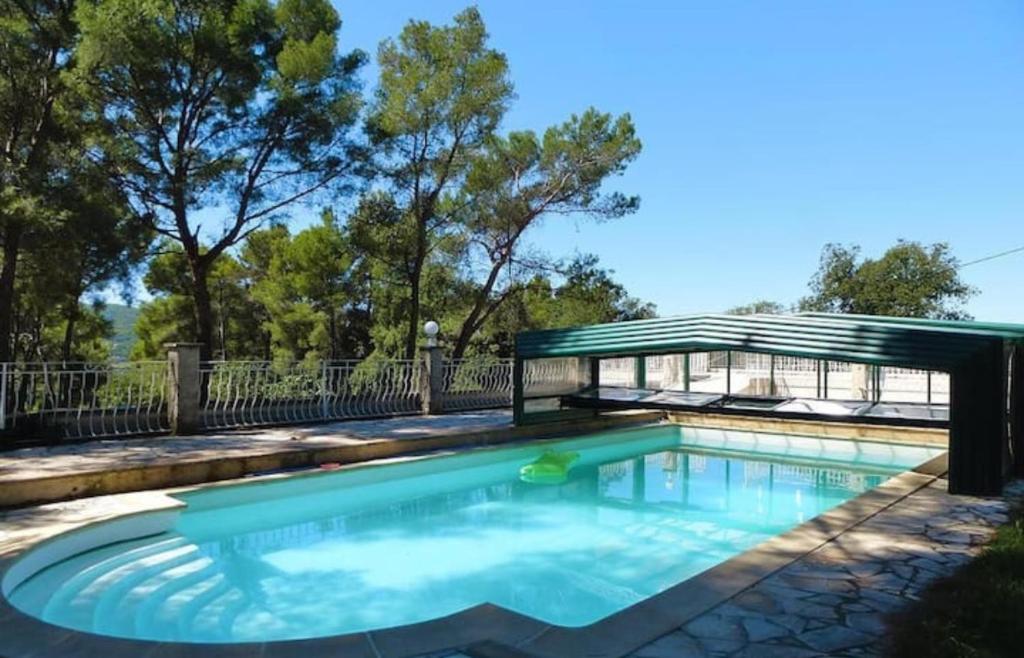 Maison de vacances CHALET PISCINE COUVERTE/JARDIN/TERRASSE 652 Chemin des Vautes 83330 Le Beausset