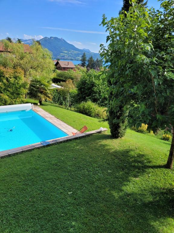 CHALET PISCINE COUVERTE/JARDIN/TERRASSE