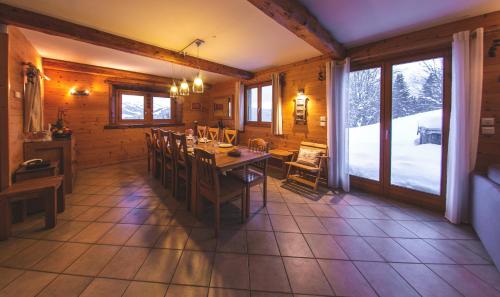 Chalet Samasta 5-Bedroom Jacuzzi and open fire