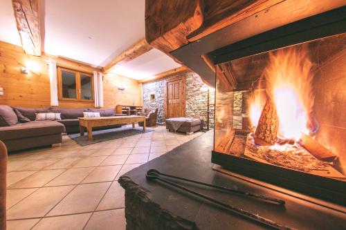 Chalet Samasta 5-Bedroom Jacuzzi and open fire
