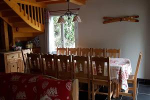 CHALET TOY