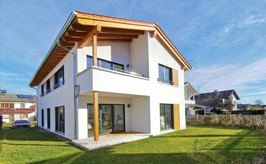 Maison de vacances Chalethaus-Chiemsee - 268 qm Ferienhaus am Chiemsee - Neubau Hallwanger Straße 75B 83209 Prien am Chiemsee