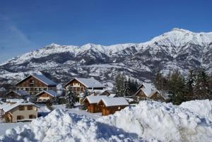 Maison de vacances chalets de combebelle chemin pied la poa combebelle 05260 Saint-Léger-les-Mélèzes Provence-Alpes-Côte d\'Azur