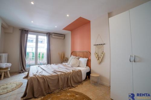 Chambre 1 René CASSINBalconWIFIMini-frigoTV