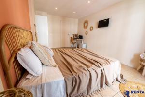 Chambre 1 René CASSINBalconWIFIMini-frigoTV