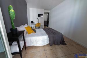 Chambre 2 René CASSINBalconWIFIMini-frigoTV