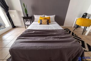 Chambre 2 René CASSINBalconWIFIMini-frigoTV