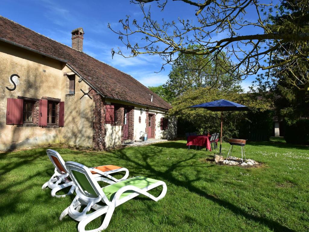 Maison de vacances Characteristic house on large country estate near Saint Maurice sur Aveyron  45230 Fontainejean