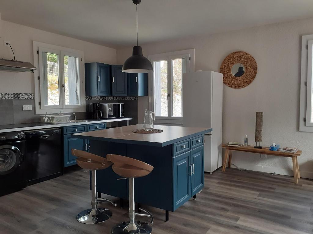 Charmant haut de villa 06740 Châteauneuf