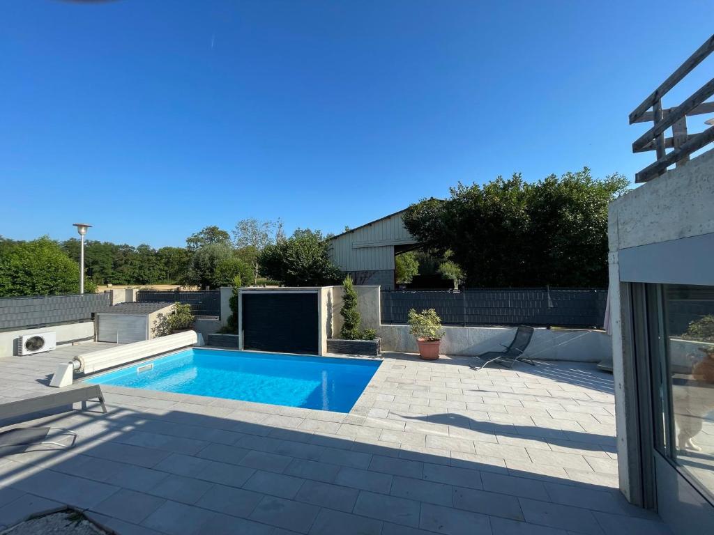 Charmant logement avec piscine et jacuzzi 9 Rue de la Blind, 68320 Riedwihr