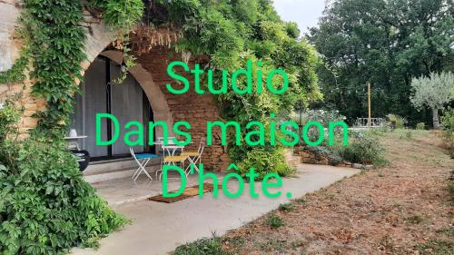 Charmant studio dans maison d'hôte dans un écrin de verdure