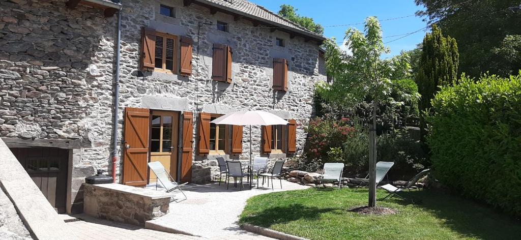 Maison de vacances CHARMANTE MAISON A LA CAMPAGNE AU COEUR DES PREMIERS VOLCANS Vioche 43800 Mézères