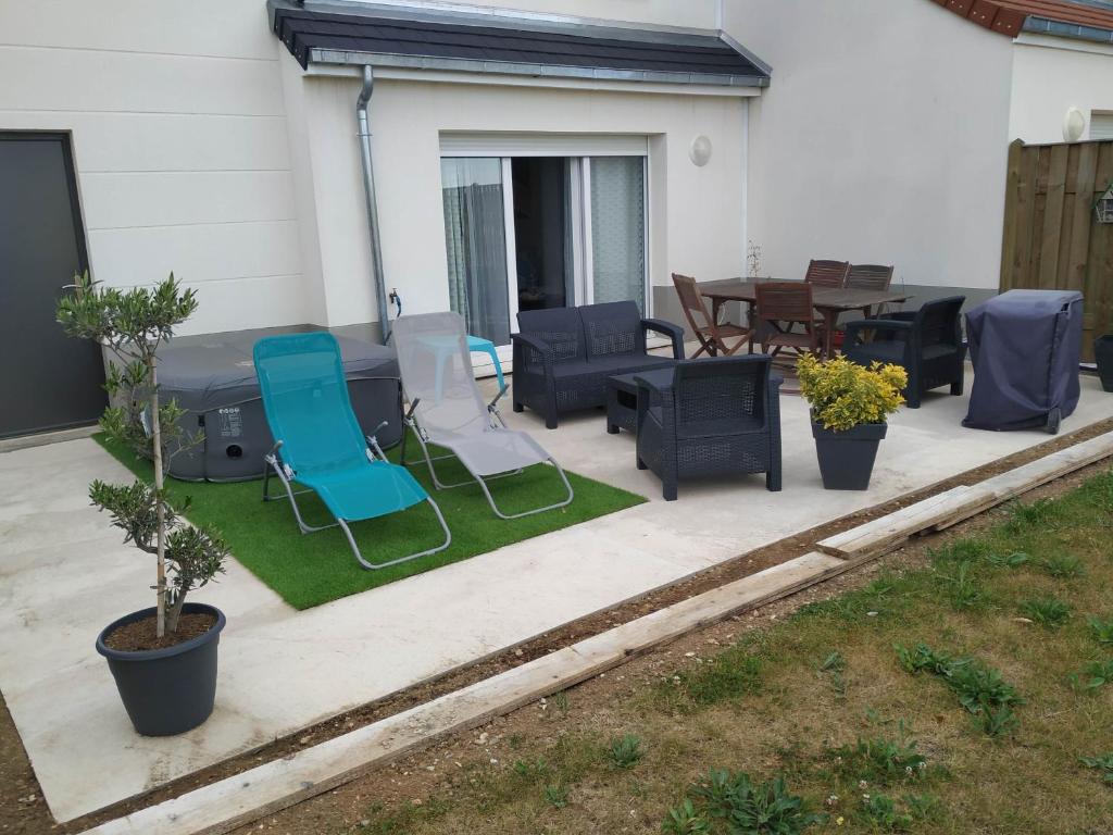 Maison de vacances charmante maison calme / jardin terrasse /jacuzzi 23 Rue des Marnières 28630 Barjouville
