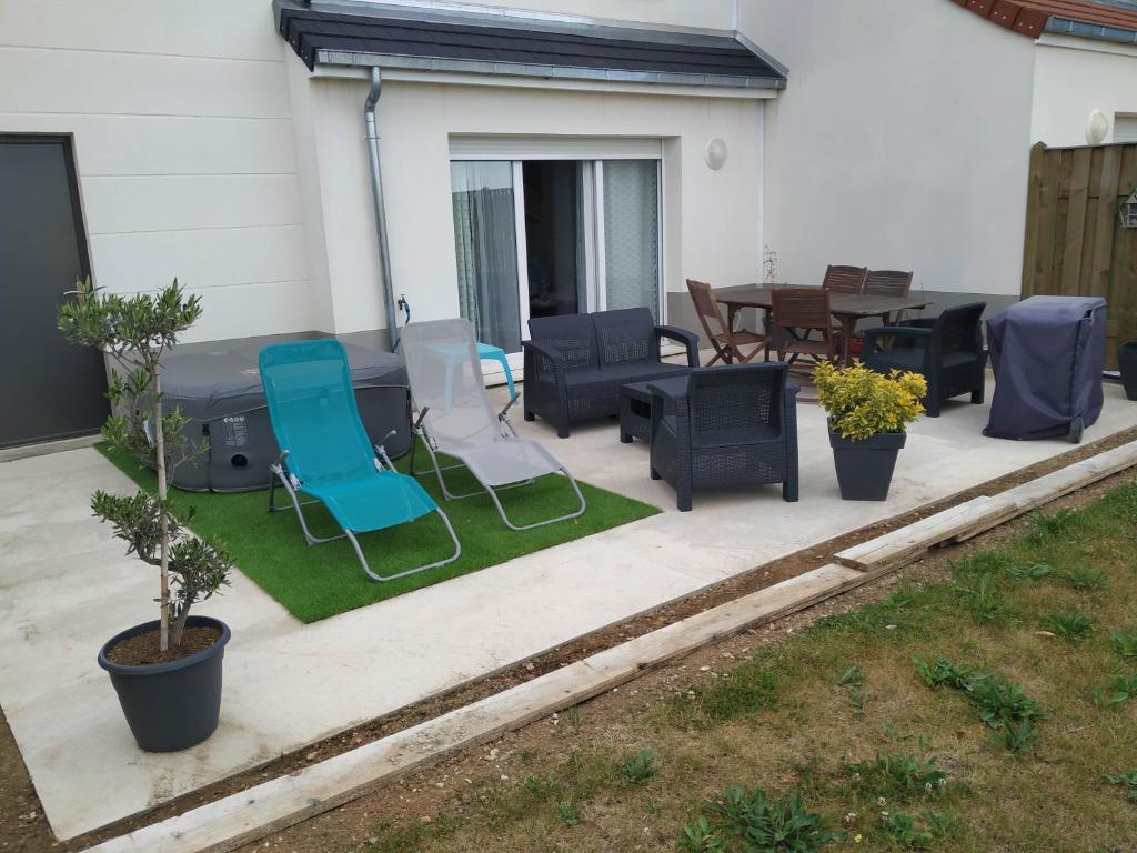 charmante maison calme / jardin terrasse /jacuzzi 23 Rue des Marnières, 28630 Barjouville