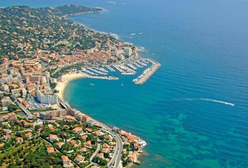 Charmante maison centre-ville Sainte-Maxime, plages à 2 pas