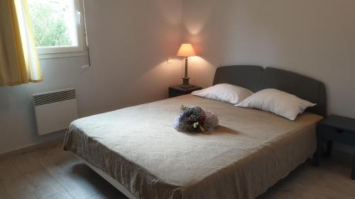 Charmante villa de plain pied dans résidence avec piscine