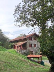 Maison de vacances Charme et calme dans une bergerie du XVII ème 843 Chemin de Bixikenea 64122 Urrugne Aquitaine