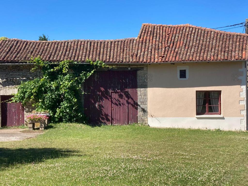 Maison de vacances Charming 1-Bed House in Genouille 6 86250 Génouillé