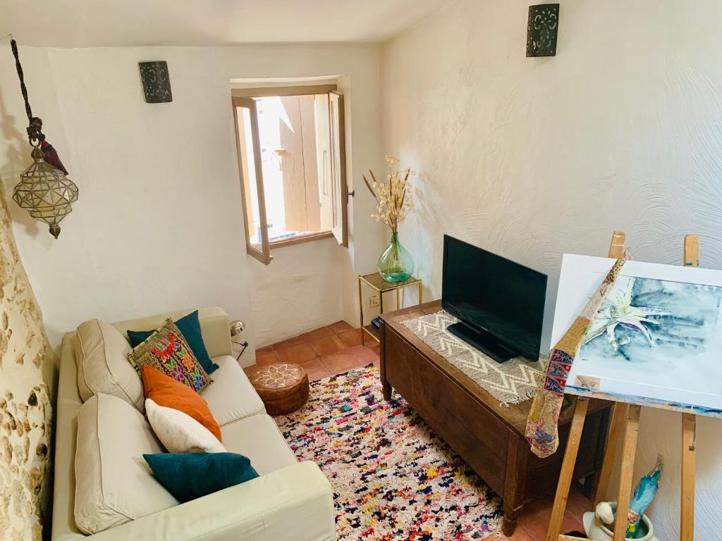 Charming 3 bed artist home in Argeles 8 Rue Vermeille, 66700 Argelès-sur-Mer