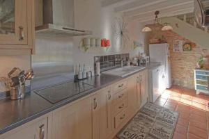 Charming 4-bed 3 bath farmhouse barn conversion