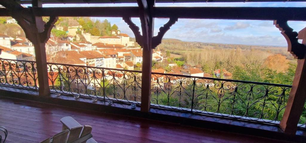 Charming character property with the best views in the village! 13 Rue Saint-Jacques, 16390 Aubeterre-sur-Dronne