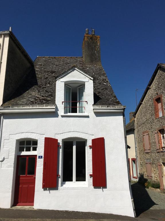 Charming Cottage in a typical French Village 8 Rue Creuse, 53150 Saint-Christophe-du-Luat