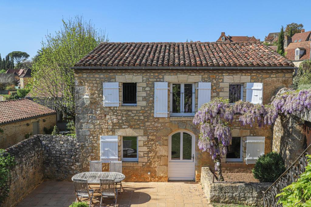 Charming cottage in Dordogne with swimming pool 22 Place de la Rode, 24250 Domme