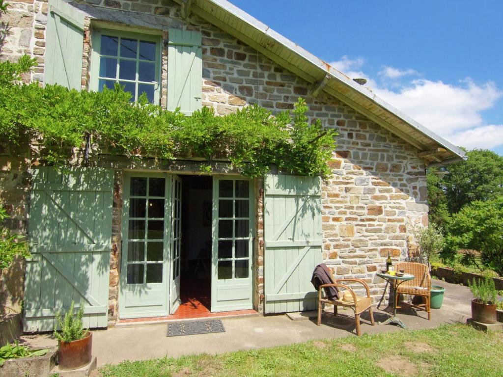 Maison de vacances Charming Cottage in Ladignac le Long with Garden  87500 Le Chalard