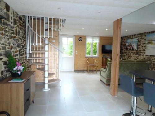 Charming cottage on idyllic property, near the beach, Denneville