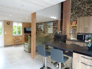 Charming cottage on idyllic property, near the beach, Denneville
