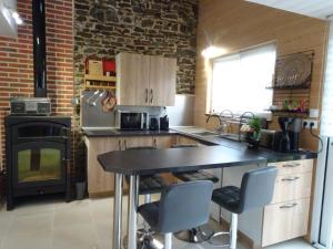 Charming cottage on idyllic property, near the beach, Denneville