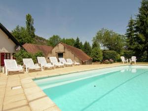 Charming Cottage with Pool in V zac South of France