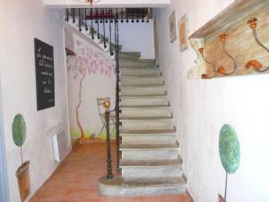 Charming cottage with stunning views in culture rich southern France