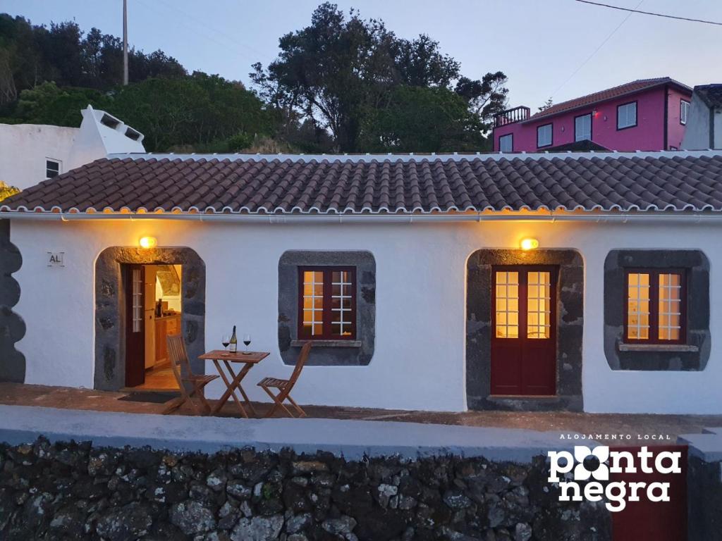 Charming Country House 42 Canada da Ribeira dos Gatos, 9700-301 Altares