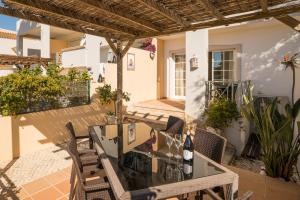 Charming Family Townhouse in Albufeira, Algarve