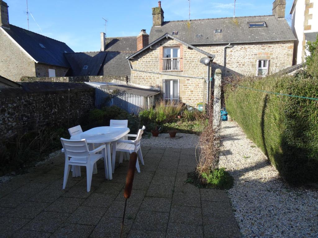 Maison de vacances Charming French Gite in the heart of quiet Gorron 7 Rue Brochard Brault 53120 Gorron