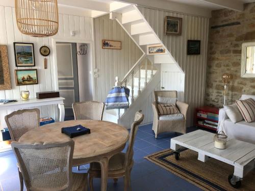 Charming holiday home 50 m from the sea